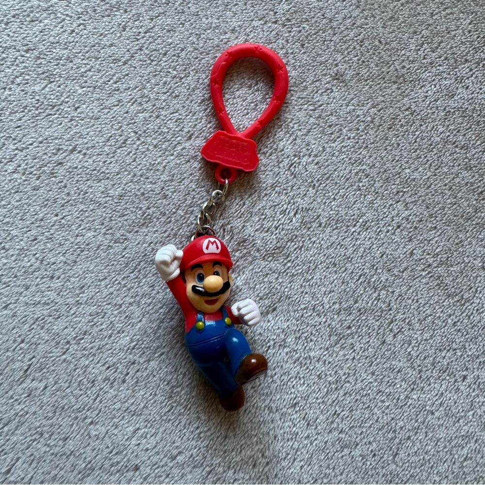 Super Mario Keychain - Picture 2 of 8